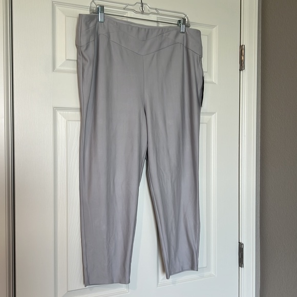 NWT Gnw Tummy Control Capri Light Gray Color Size XL - Picture 3 of 12